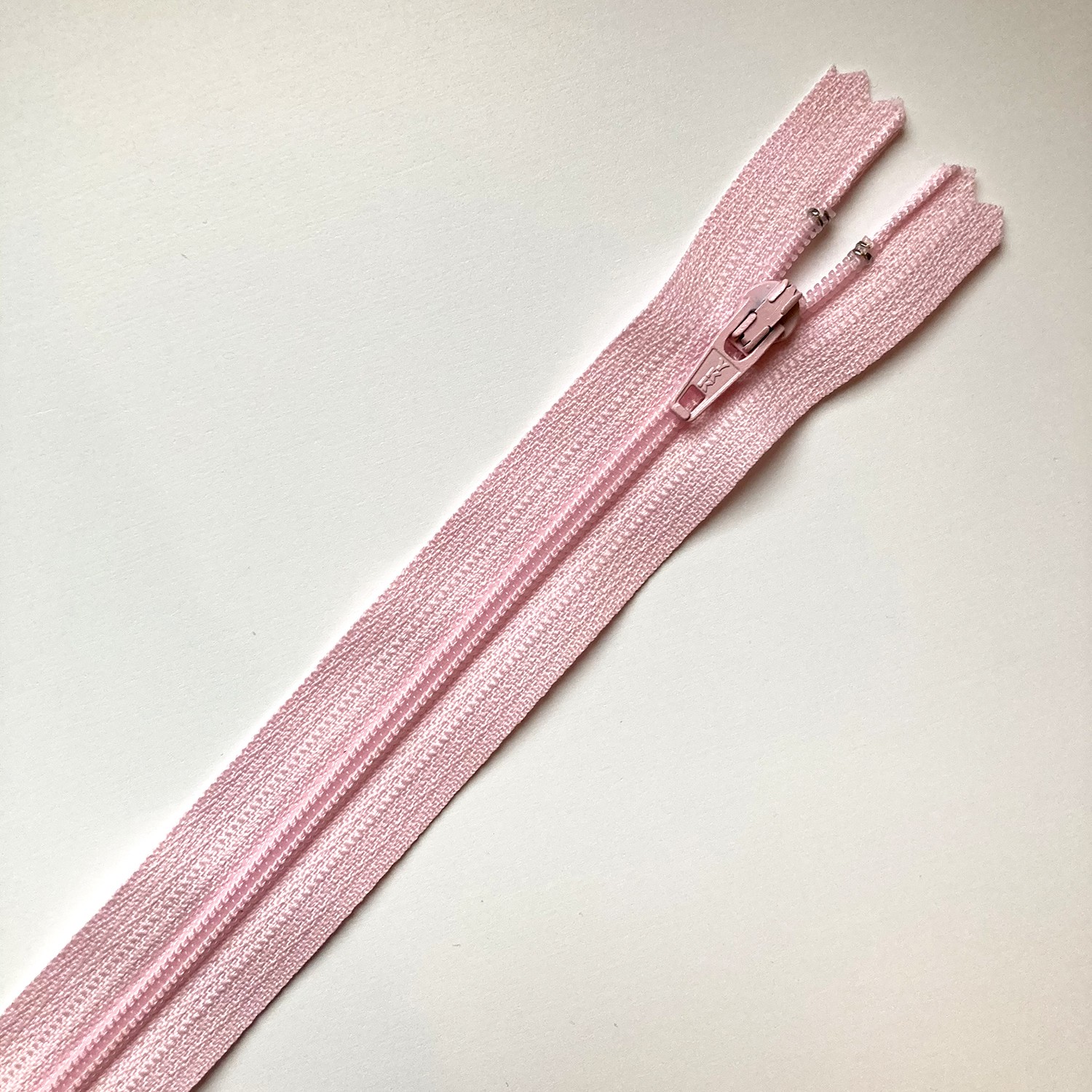 fermeture zippée rose pale 35cm